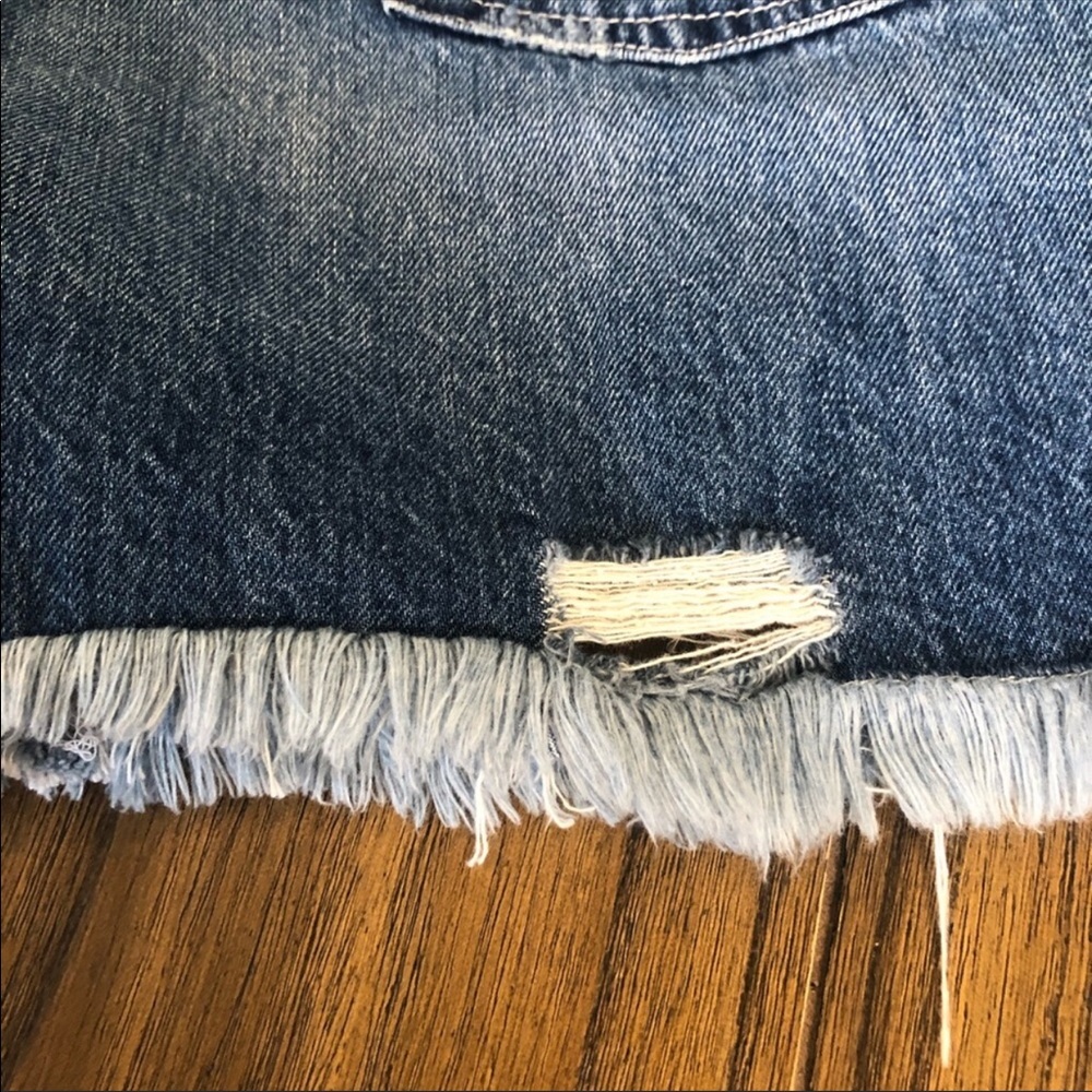 FLASH SALE! Good American high rise raw hem shorts - Picture 6 of 8